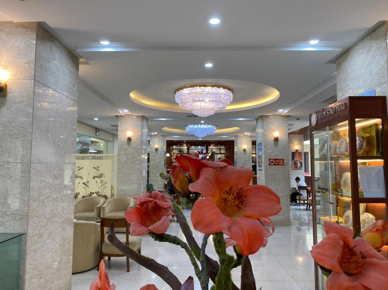 NguyẽN QuyèN Hotel — Photos 3
