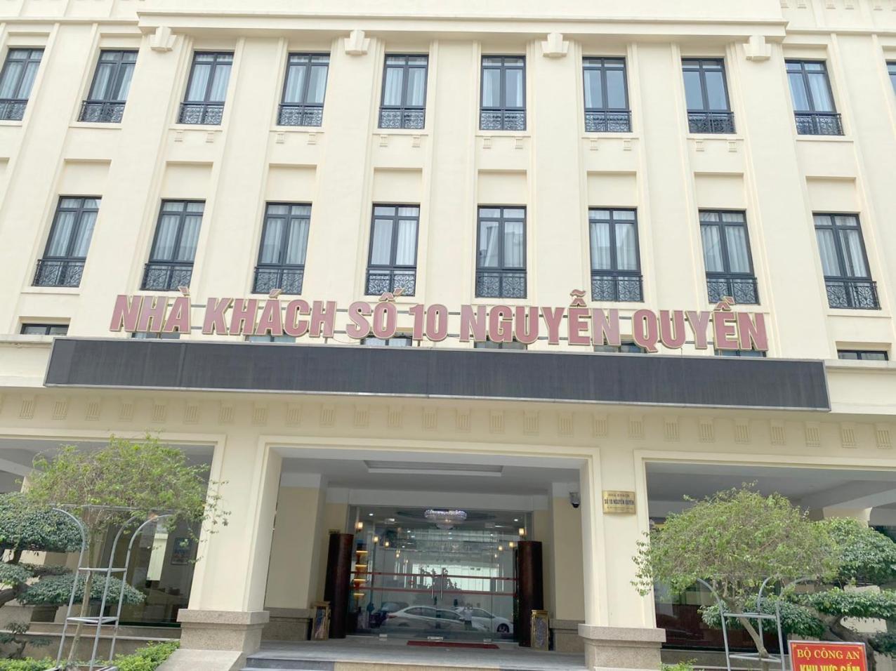 NguyẽN QuyèN Hotel — Photos 1